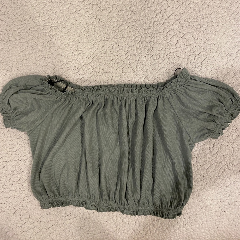 CROP TOP